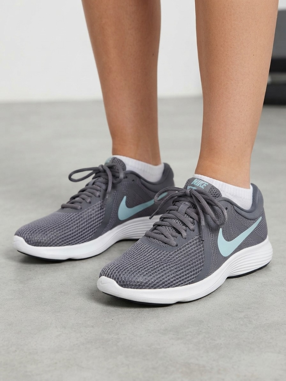 Nike Women's Gray Running Sneakers Revolution 4